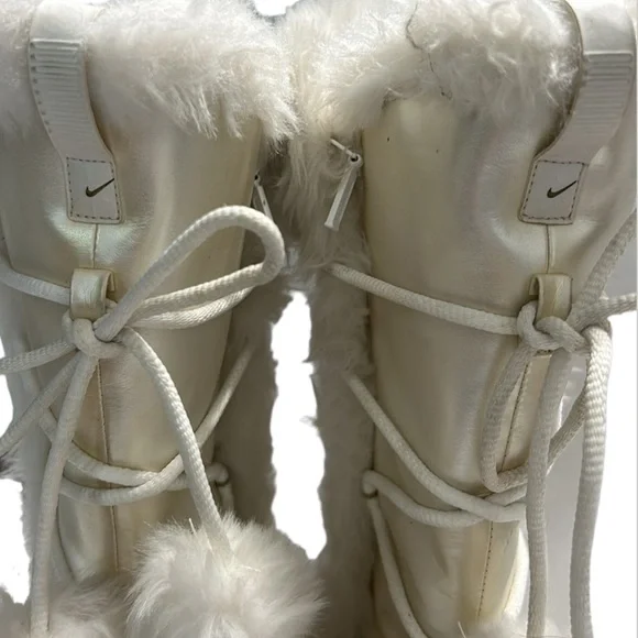 🔥SOLD🔥Nike Womens White/gold Faux Fur Trim Insulated Winter Boot Zip Pom Pom Tie - Picture 4 of 14